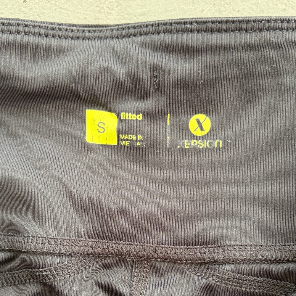 Xersion Black Leggings with Reflective Accents and Side Pockets - Picture 5 of 8
